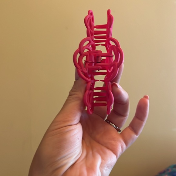 Matte Large Cutout Flower Petal Hair Claw Clip in Hot Pink - Picture 7 of 8